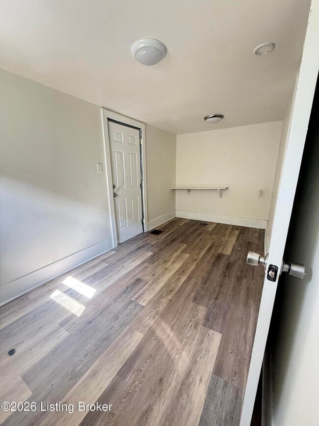 Building Photo - 1120 Weller Ave