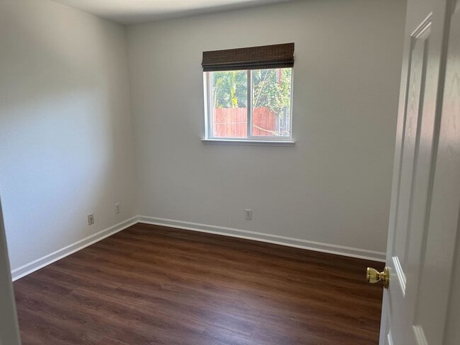Building Photo - Charming 3-Bedroom Home with Boat/RV Acces...