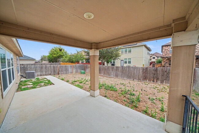 Building Photo - Stylish 3BR + Flex Home with Solar Near Randolph AFB - Realtor Commission: $500
