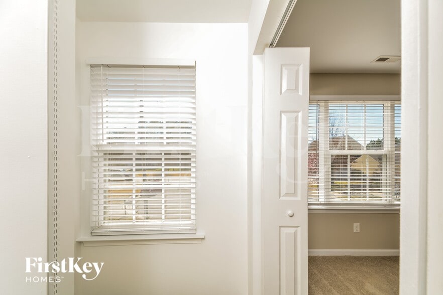 Building Photo - 6 Linkside Ct