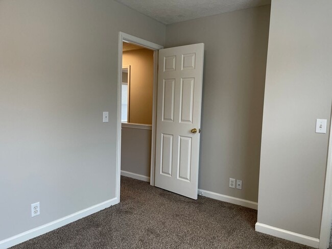 Building Photo - 3 Bed 2.5 Bath Nashville Opry Mills Area F...