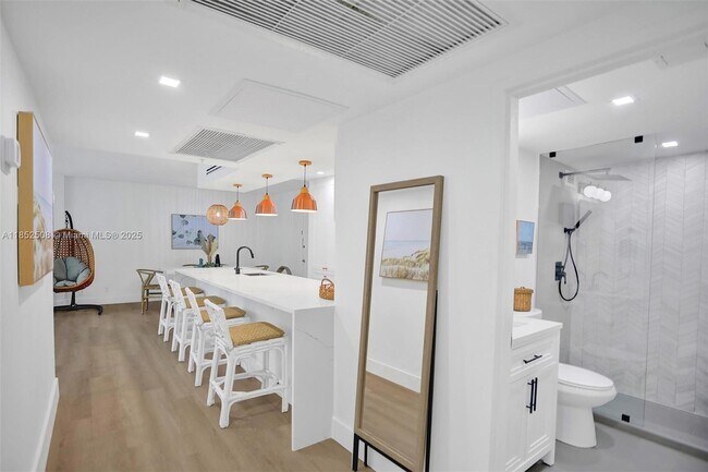 Building Photo - 2501 S Ocean Dr