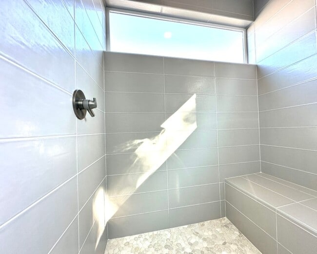 Building Photo - 2Bd/2.5Ba Kirkland Townhouse
