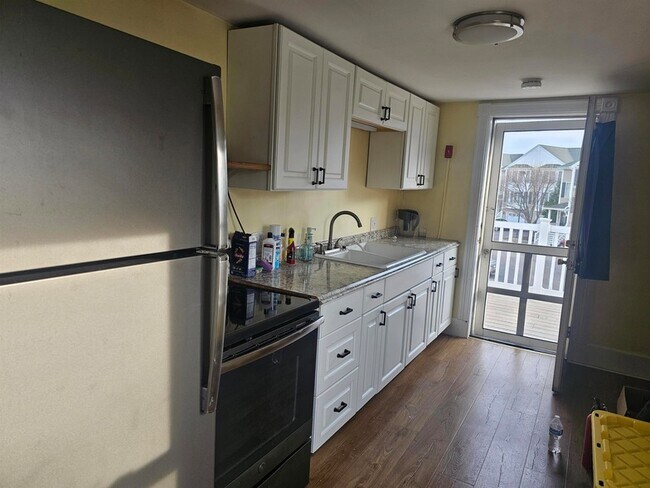 Building Photo - 48 Fourth Street Unit 3