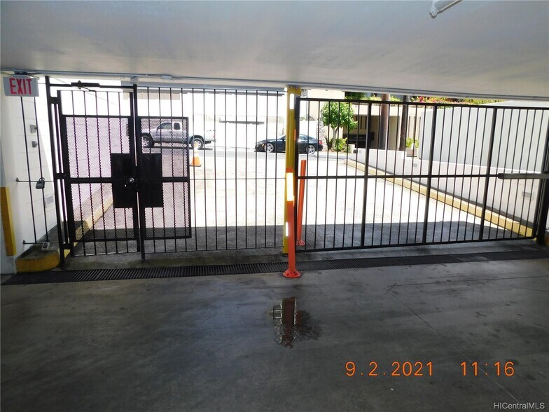 Building Photo - 1560 Thurston Ave