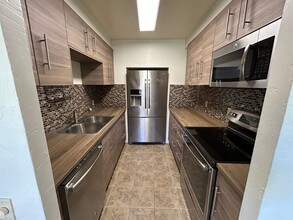 Building Photo - 1 Bed, 1 Bath in Mission Hills!! Water/Trash Paid