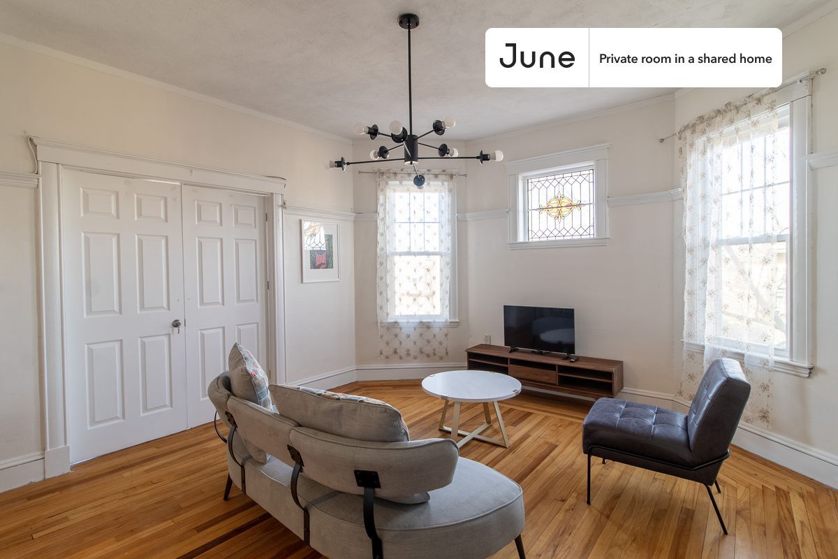 Building Photo - Room in Shared 4 bed/1 bath home in Dorchester Center