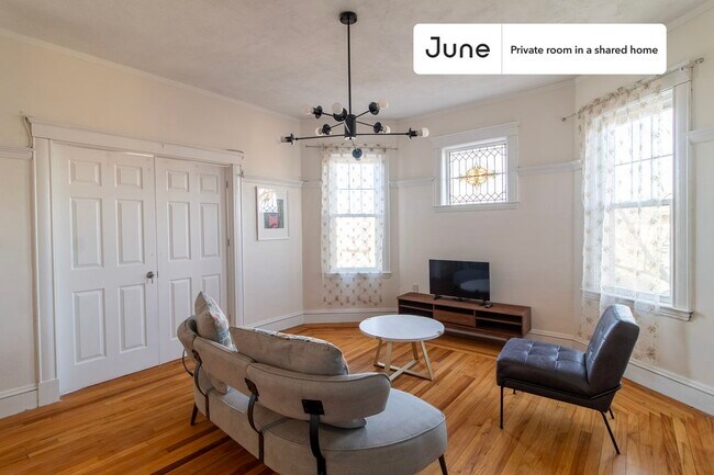 Building Photo - Room in Shared 4 bed/1 bath home in Dorchester Center