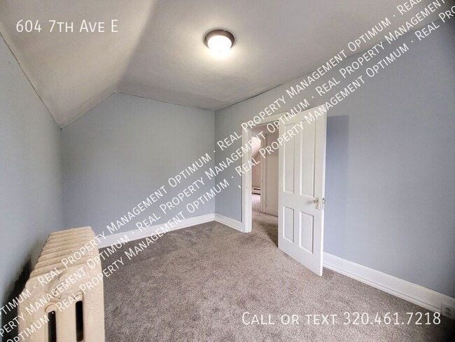 Building Photo - 604 7th Ave E