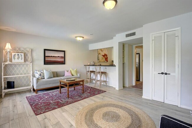 Primary Photo - 1210 Windsor Rd