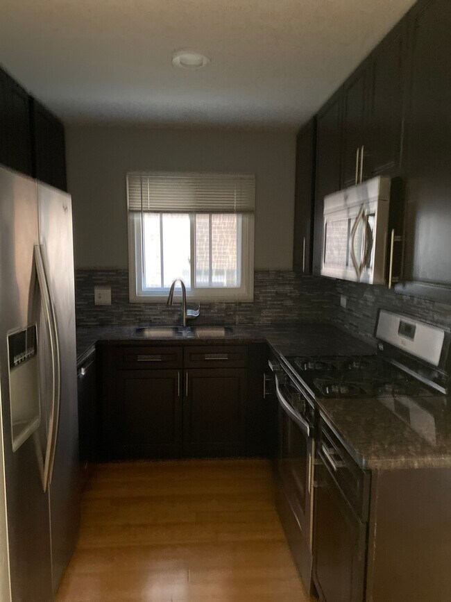 Building Photo - 3642 W 119th St