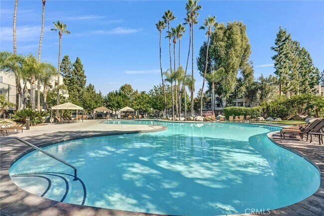 Building Photo - 5535 Canoga Ave