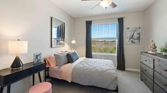 Building Photo - Spacious 3-Bed, 2.5-Bath Townhouse in West...