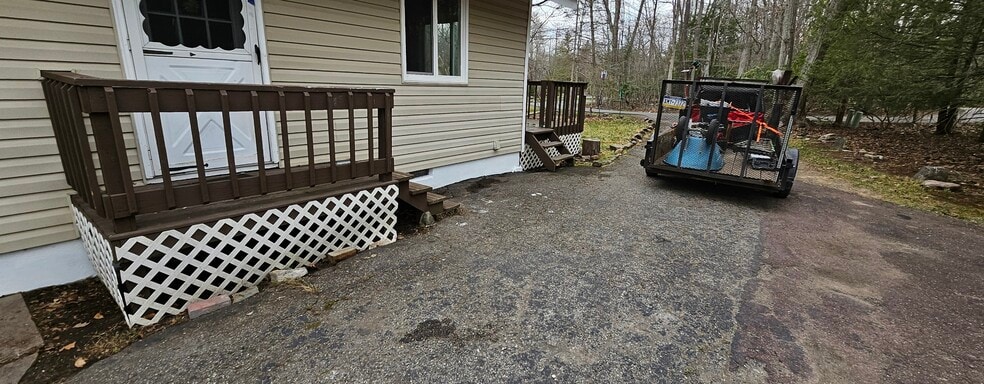 Front door - 1010 Eisenhower Way