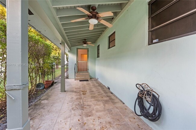 Building Photo - 736 Alhambra Cir