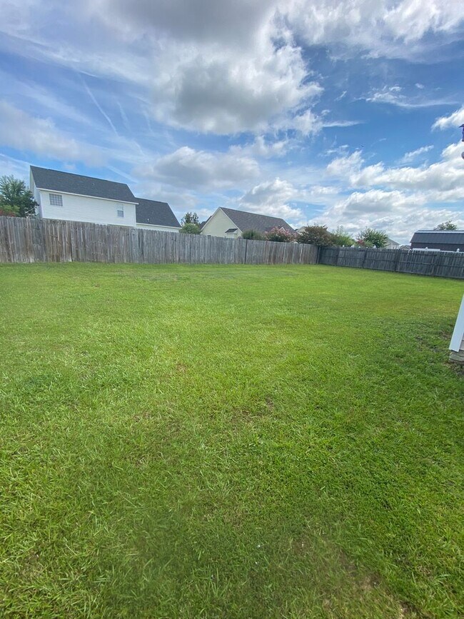 Building Photo - Great Home!  Great Location