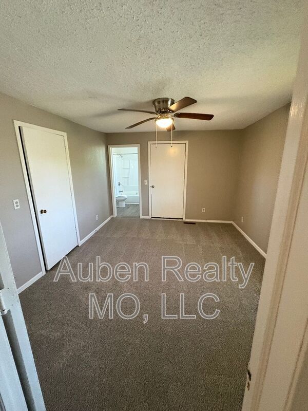 Building Photo - 507 Henrie Ave