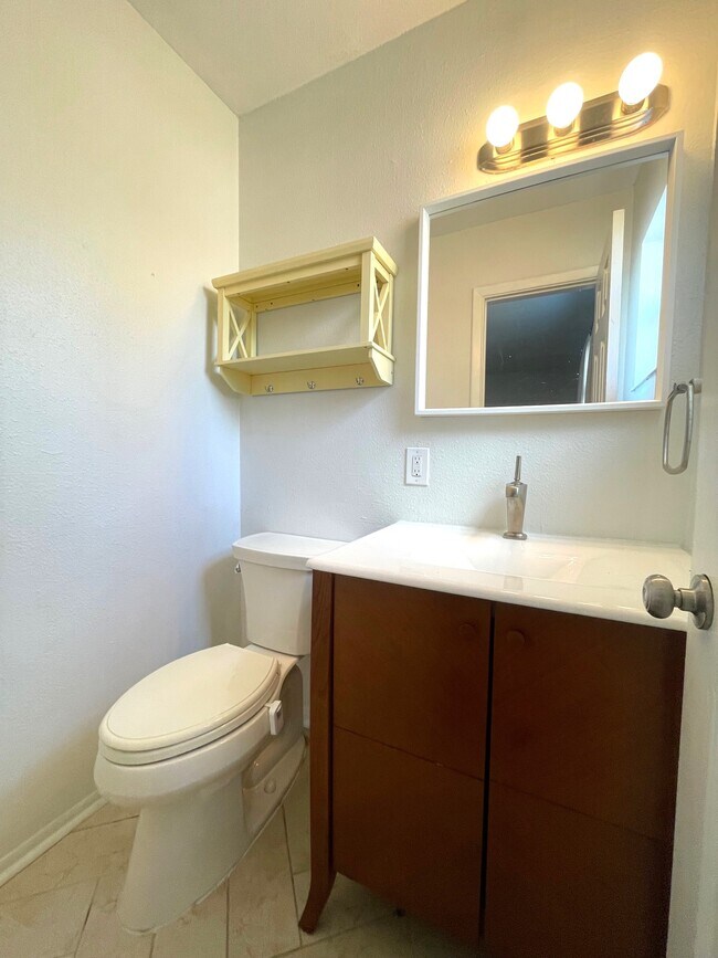 master bath - 6604 S Mascotte St