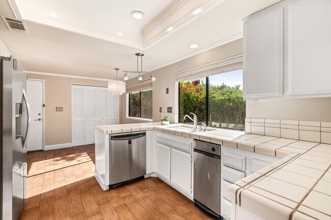 Building Photo - 37 Santo Domingo Dr