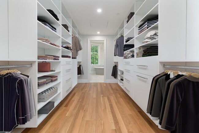 Building Photo - 131 W Newton St