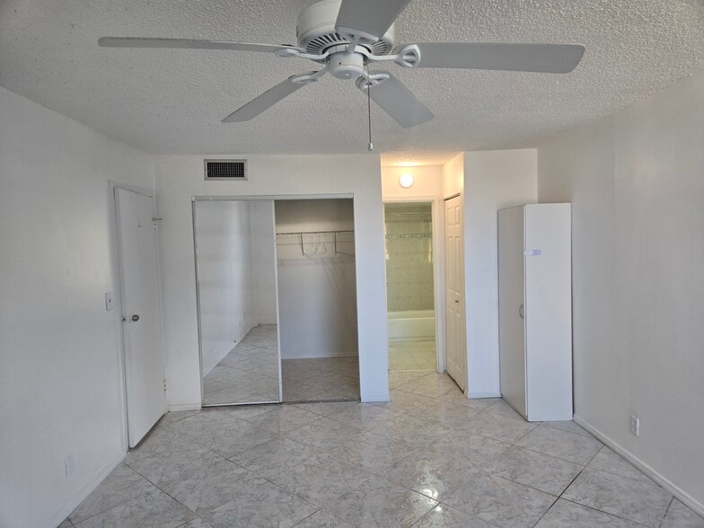 Building Photo - 2935 NE 163rd St