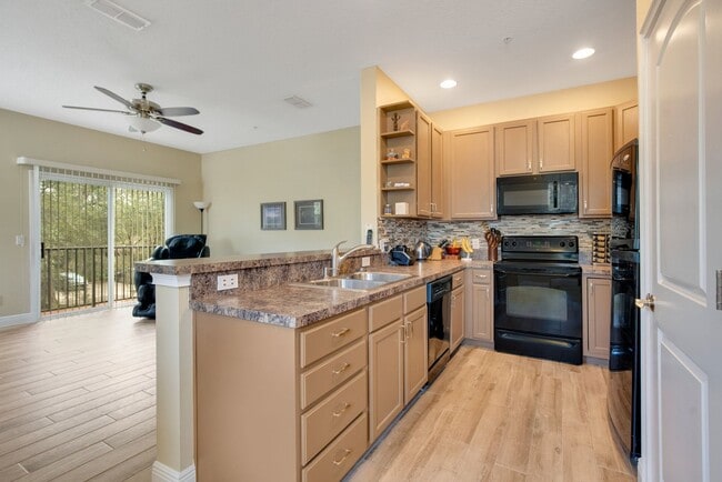 Building Photo - 28 W Esther St