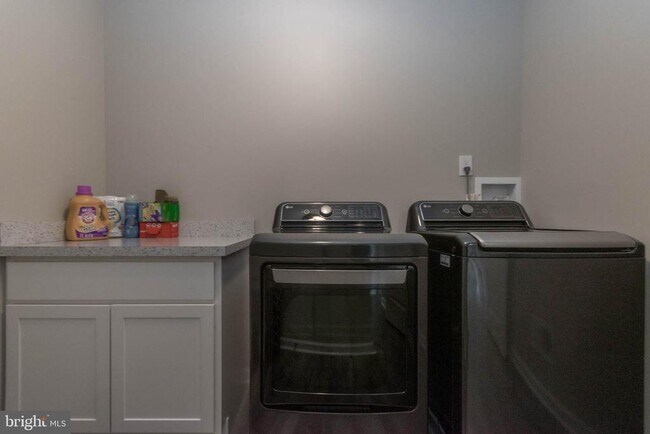 Building Photo - 342 Europa Way