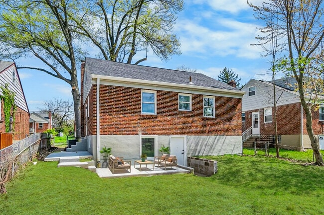 Building Photo - 6047 Yosemite Dr