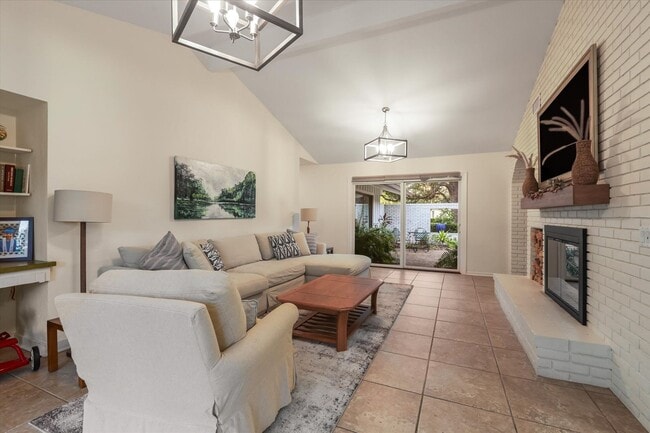 Building Photo - Mid-Century Home in Killearn Estates