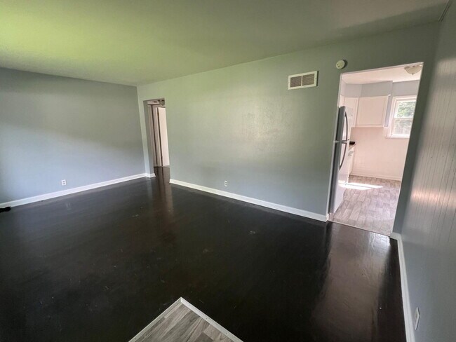 Building Photo - Gorgeous THREE bedroom home with one bath, AVAILABLE NOW!  Passed all inspections!  Gated back ya...