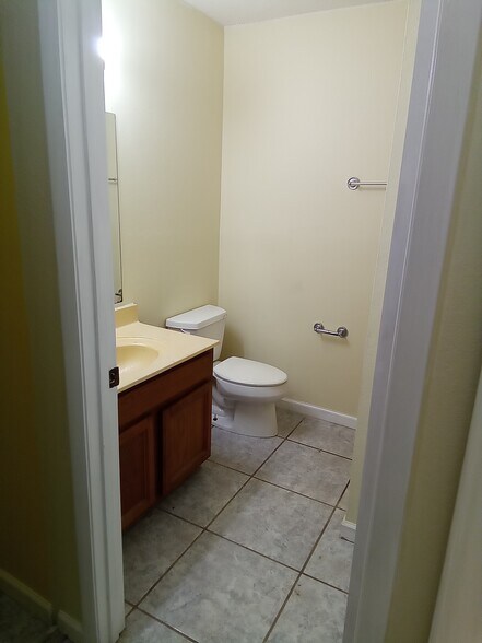 Master bath w/ shower - 14617 Sunset St