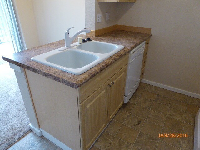 Building Photo - 3 Bed 2 Bath Condo in Factoria