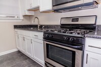 Building Photo - ONE MONTH FREE-Sign by 2/28/2026: Walk to Carytown & the Fan