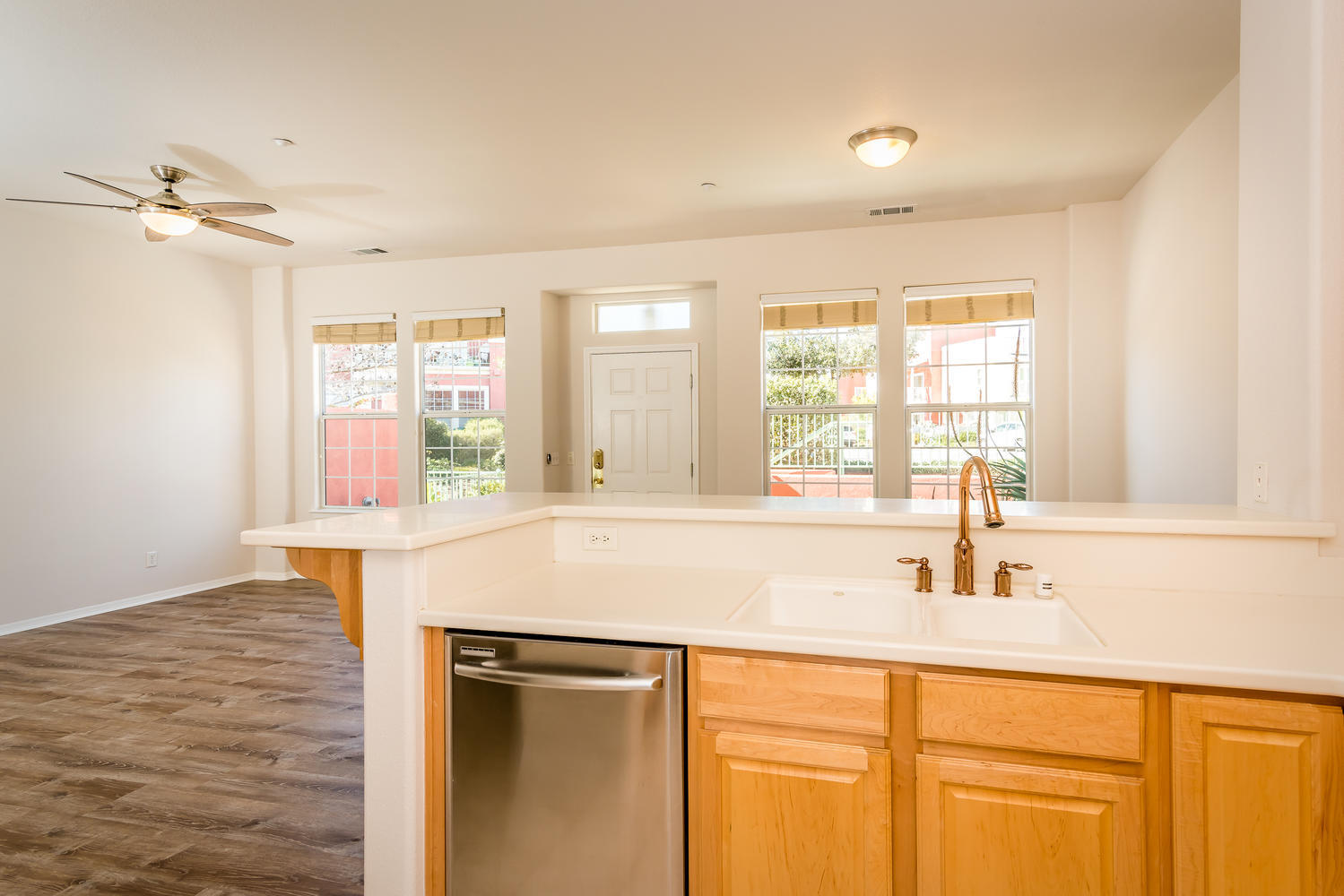 Building Photo - 903 Lawrence Dr