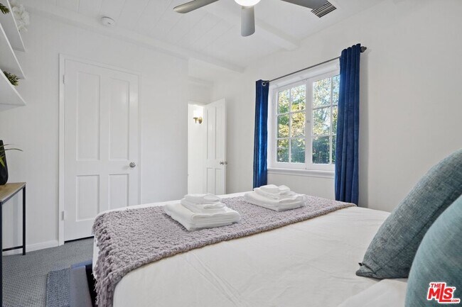 Building Photo - 23057 Sylvan St