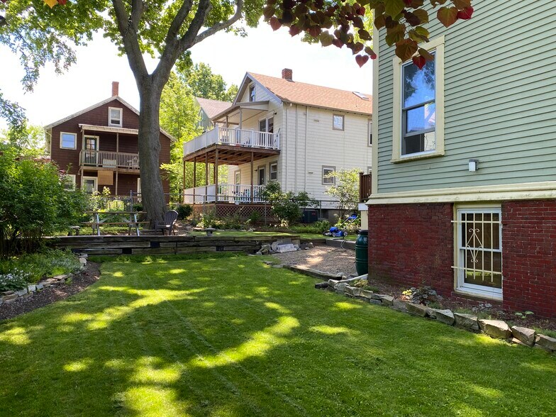 Building Photo - 105 Chestnut St