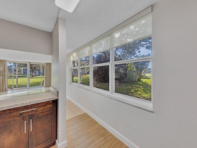 Building Photo - 9451 Evergreen Pl