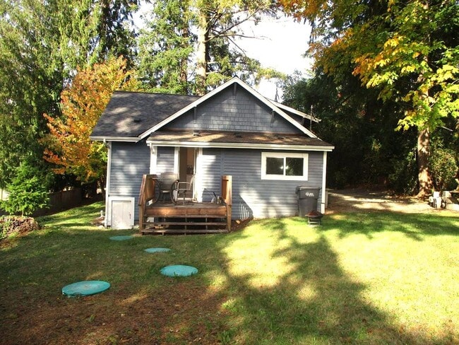 Building Photo - Charming 2 Bedroom, 1 Bathroom Home with P...