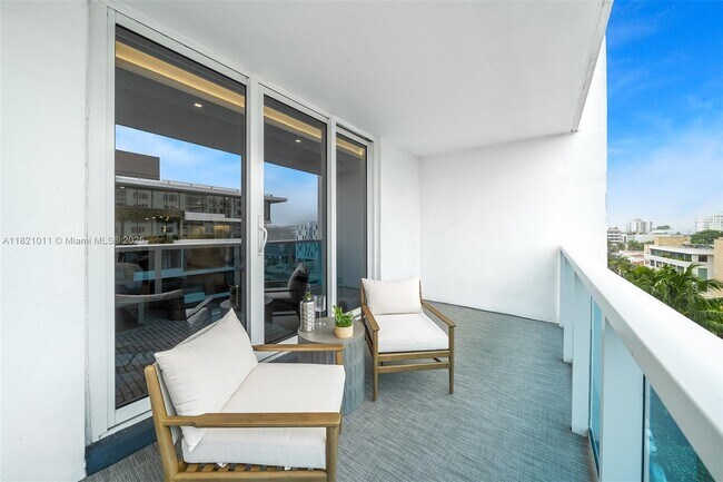 Building Photo - 2301 Collins Ave