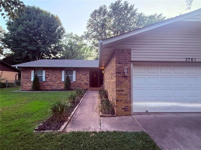 Building Photo - 3761 N Whippoorwill Ct