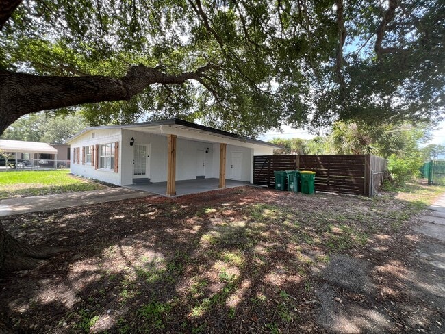 Building Photo - 1221 Cypress Ln