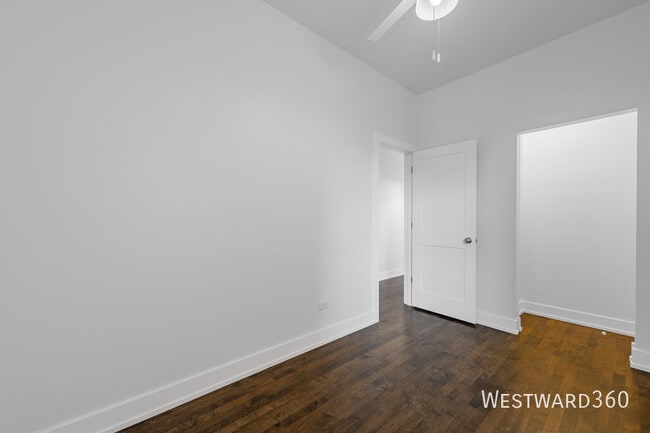 Building Photo - 946 N Drake Ave