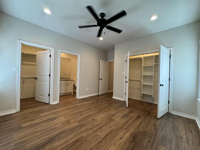 Building Photo - 5670 Shadowbend Cir N