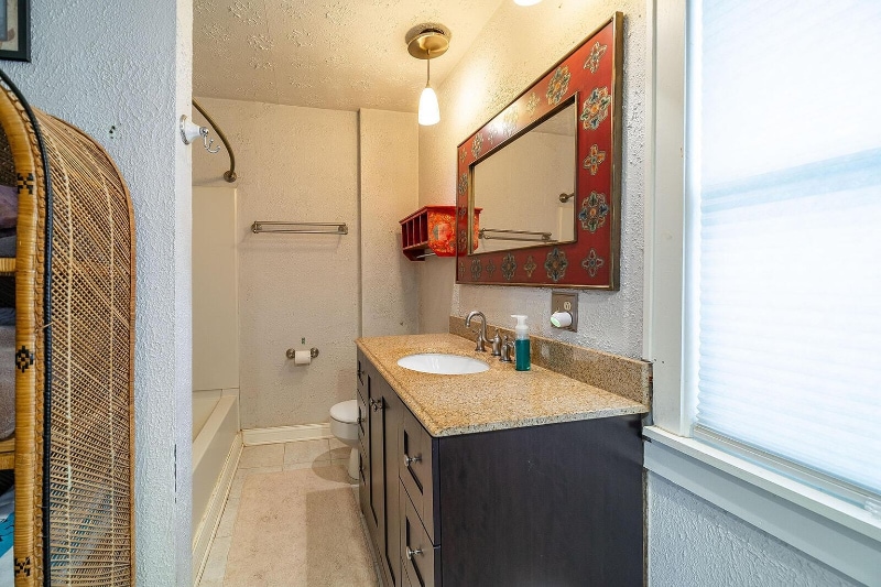 Building Photo - 266 S Roys Ave