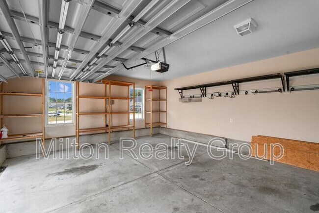 Building Photo - 11 Sawtooth Oak Cir