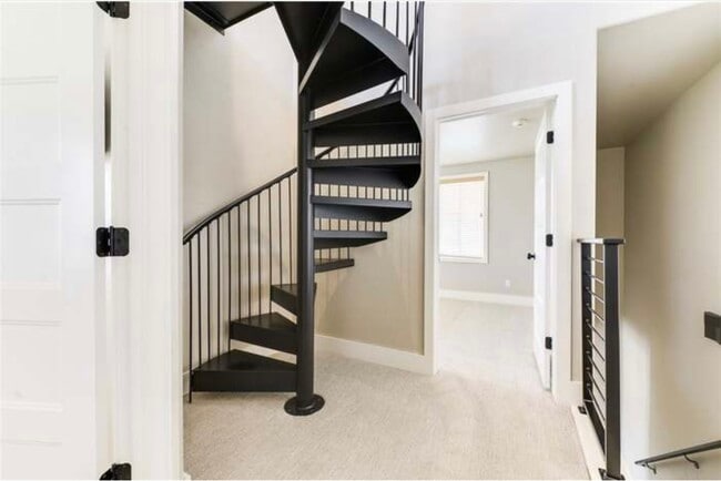 Building Photo - 940 Pedalers Ln