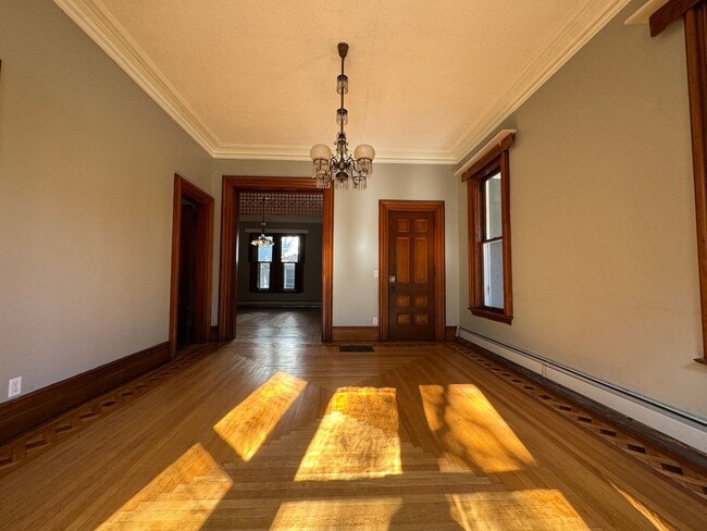 Building Photo - 349 6th Ave S