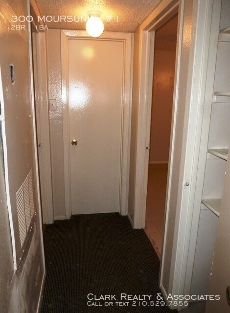 Building Photo - 300 Moursund Blvd. #1, San Antonio, TX. 78221