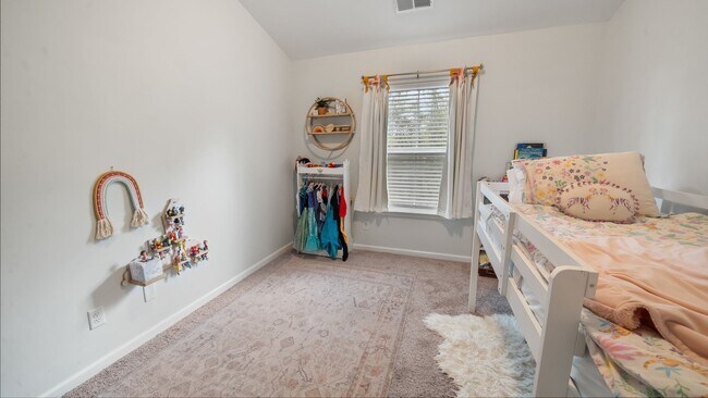 Building Photo - Stylish 3 Bedroom Townhome in The Commons – Richmond Hill Living at Its Finest