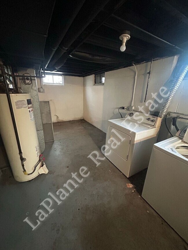 Building Photo - Well-Located 3-Bedroom Home Near Library Village